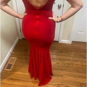 Deep red, stretch material